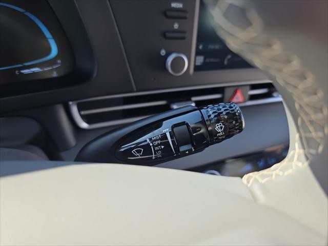 Hyundai Elantra Vehicle Full-screen Gallery Image 15