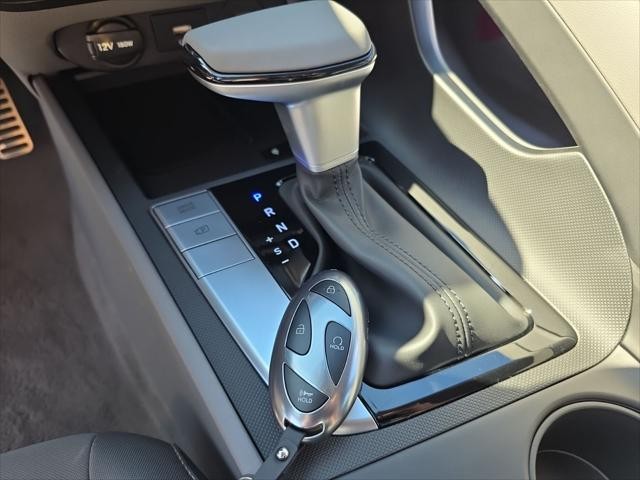 Hyundai Elantra Vehicle Full-screen Gallery Image 19