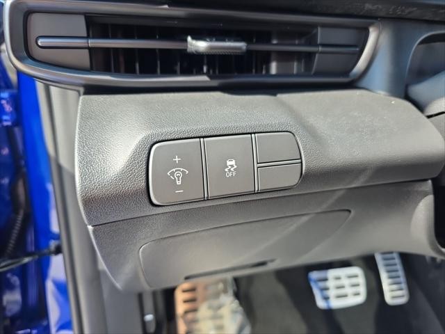 Hyundai Elantra Vehicle Full-screen Gallery Image 9