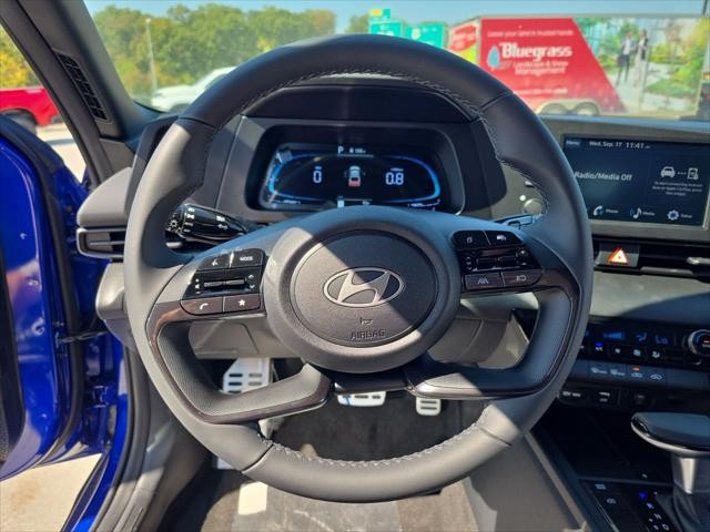 Hyundai Elantra Vehicle Full-screen Gallery Image 10