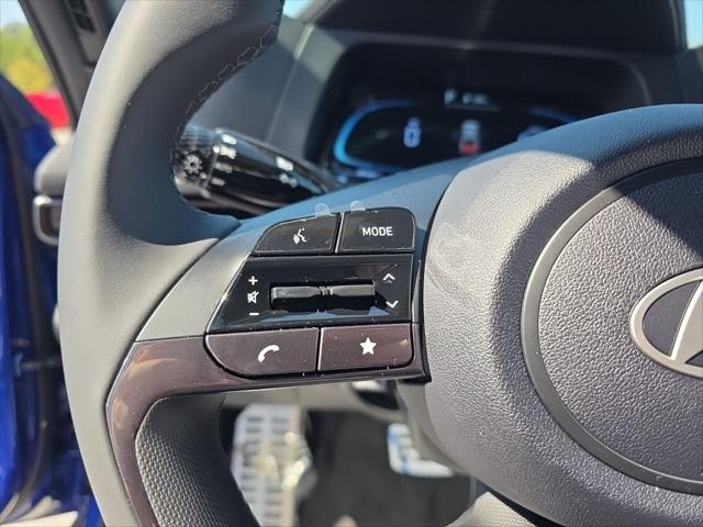 Hyundai Elantra Vehicle Full-screen Gallery Image 11