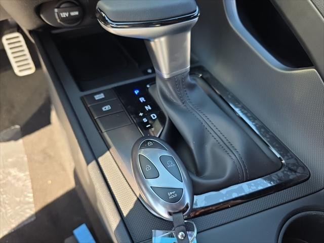 Hyundai Elantra Vehicle Full-screen Gallery Image 18