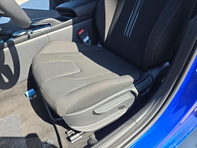 Hyundai Elantra Vehicle Full-screen Gallery Image 21