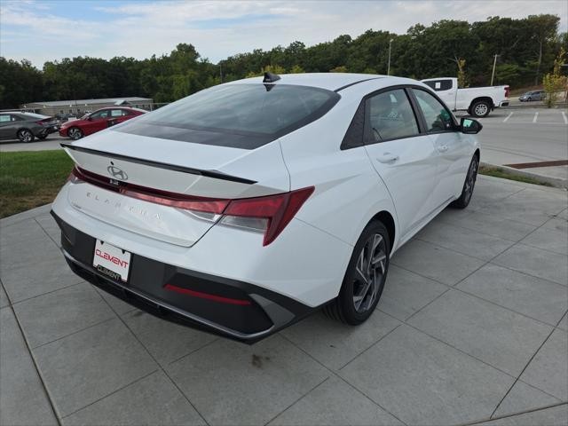 Hyundai Elantra Vehicle Full-screen Gallery Image 6