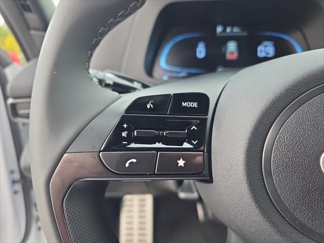 Hyundai Elantra Vehicle Full-screen Gallery Image 12