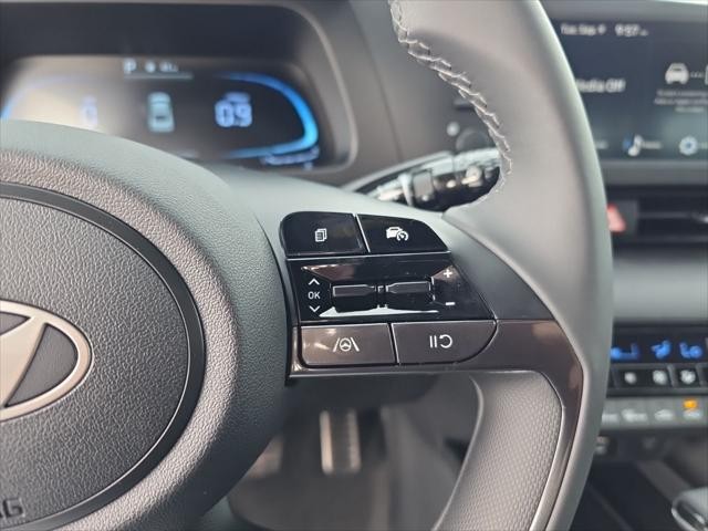 Hyundai Elantra Vehicle Full-screen Gallery Image 13