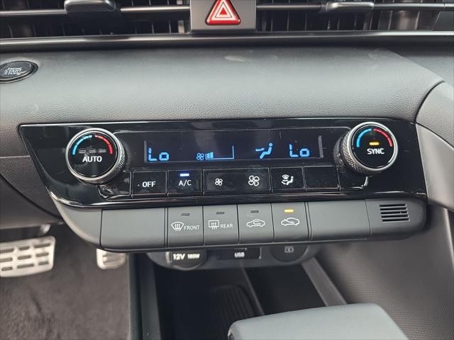 Hyundai Elantra Vehicle Full-screen Gallery Image 18