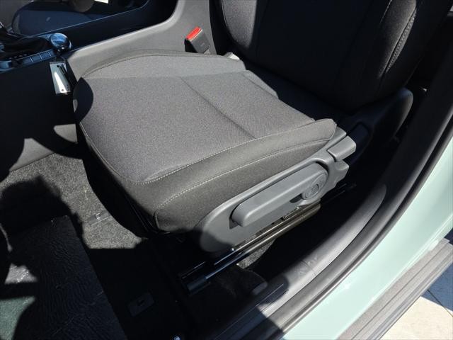 Hyundai Kona Vehicle Full-screen Gallery Image 24