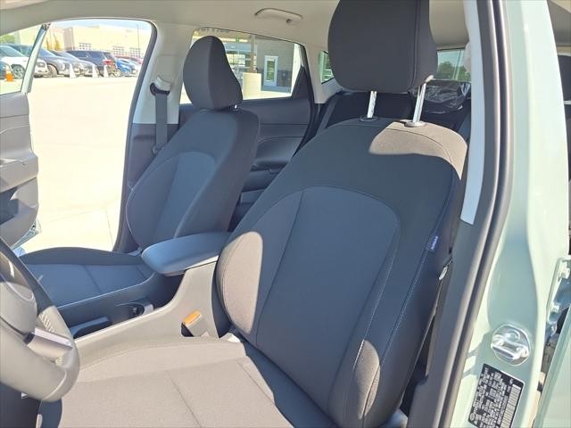 Hyundai Kona Vehicle Full-screen Gallery Image 25