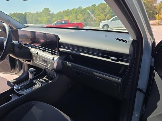 Hyundai Kona Vehicle Full-screen Gallery Image 30