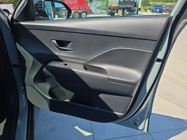 Hyundai Kona Vehicle Full-screen Gallery Image 31