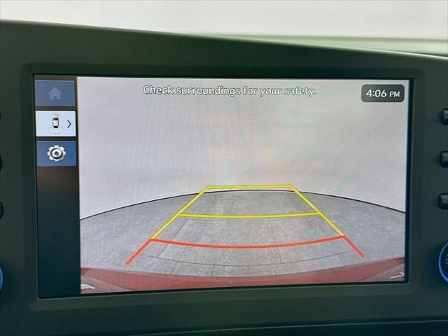 Hyundai Elantra Vehicle Full-screen Gallery Image 18