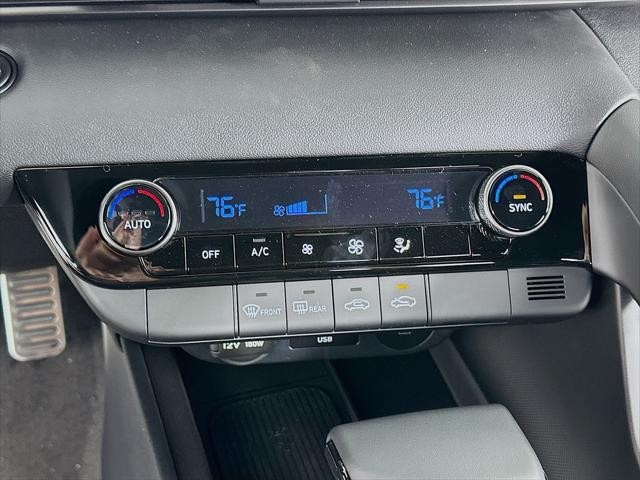 Hyundai Elantra Vehicle Full-screen Gallery Image 19