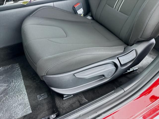 Hyundai Elantra Vehicle Full-screen Gallery Image 23