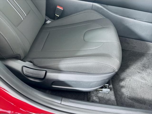 Hyundai Elantra Vehicle Full-screen Gallery Image 27