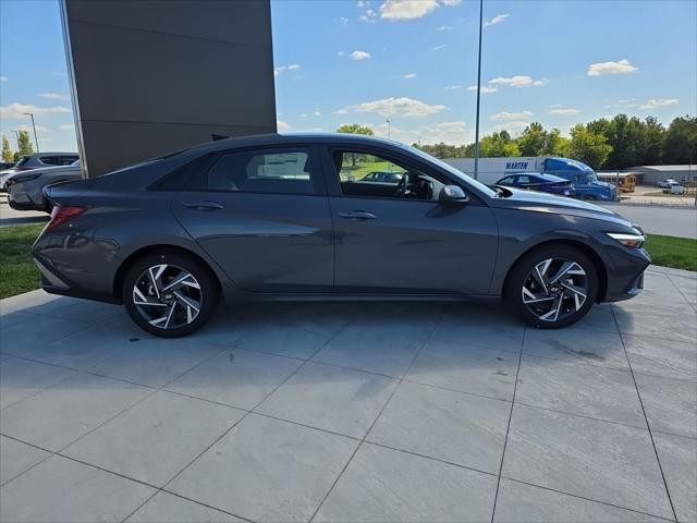 Hyundai Elantra Vehicle Full-screen Gallery Image 4