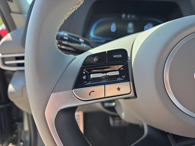 Hyundai Elantra Vehicle Full-screen Gallery Image 13