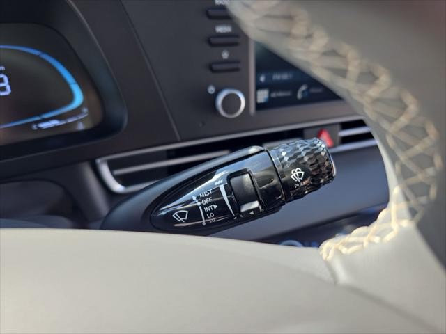 Hyundai Elantra Vehicle Full-screen Gallery Image 15