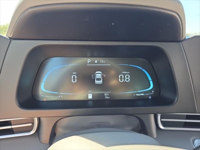 Hyundai Elantra Vehicle Full-screen Gallery Image 16