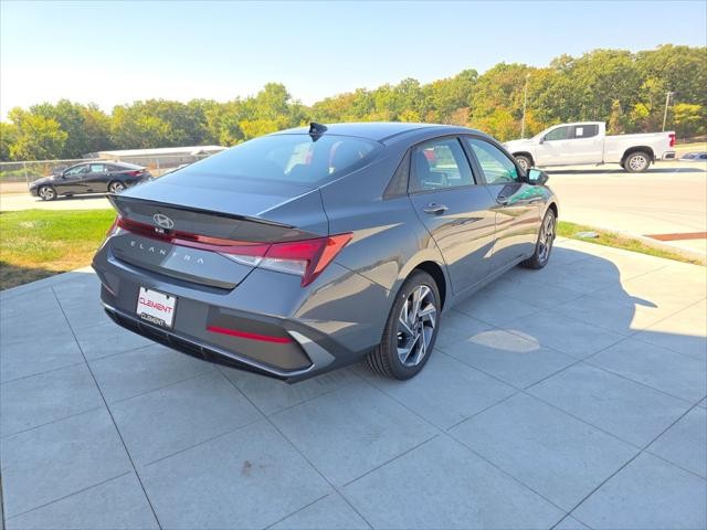 Hyundai Elantra Vehicle Full-screen Gallery Image 6