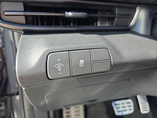 Hyundai Elantra Vehicle Full-screen Gallery Image 10