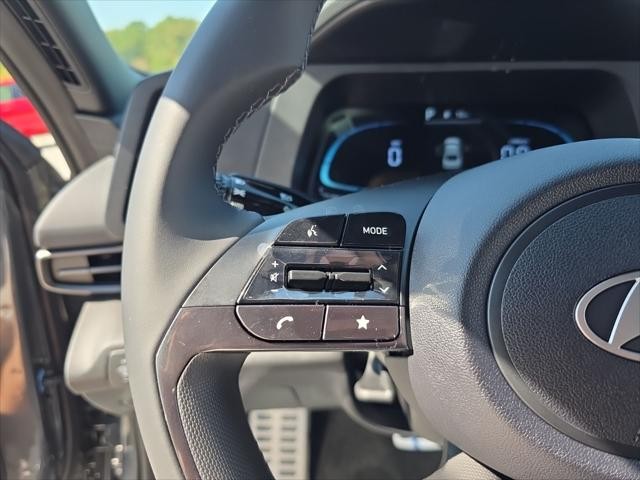 Hyundai Elantra Vehicle Full-screen Gallery Image 12