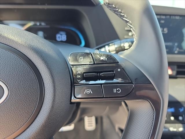 Hyundai Elantra Vehicle Full-screen Gallery Image 13