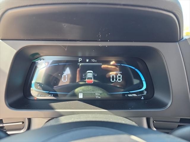 Hyundai Elantra Vehicle Full-screen Gallery Image 15