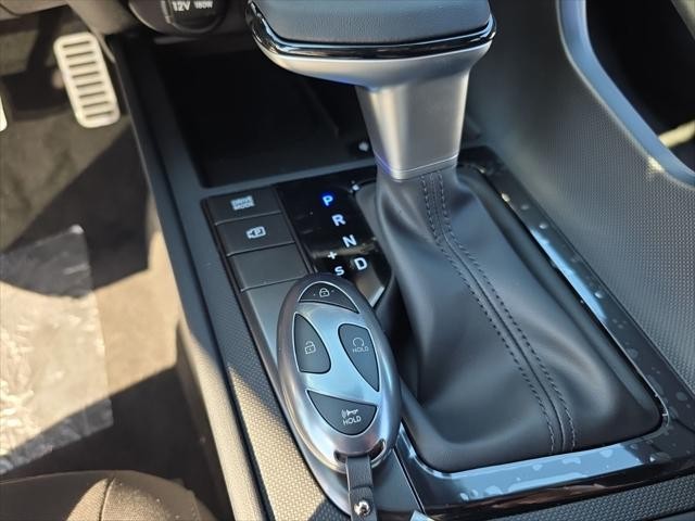 Hyundai Elantra Vehicle Full-screen Gallery Image 19