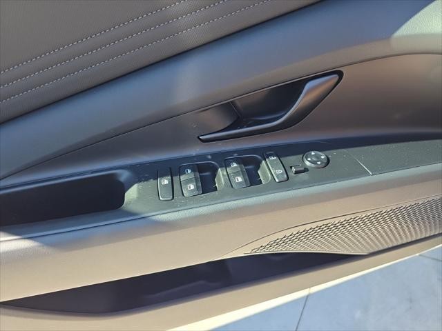 Hyundai Elantra Vehicle Full-screen Gallery Image 20