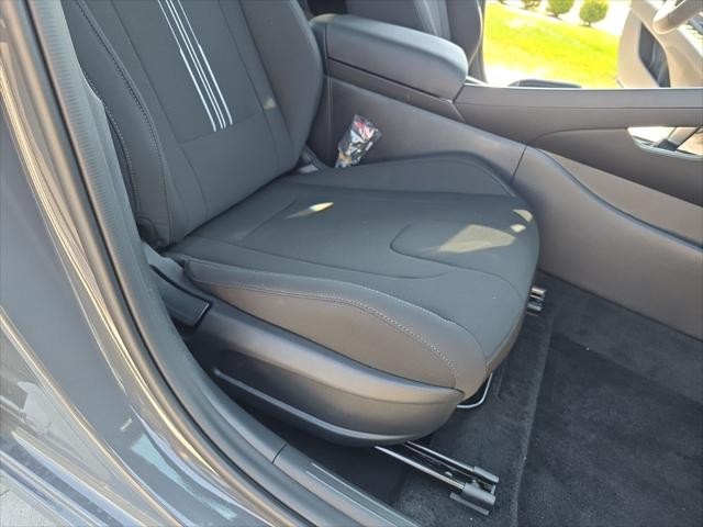 Hyundai Elantra Vehicle Full-screen Gallery Image 28