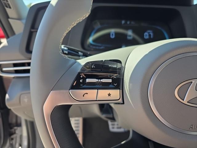 Hyundai Elantra Vehicle Full-screen Gallery Image 13