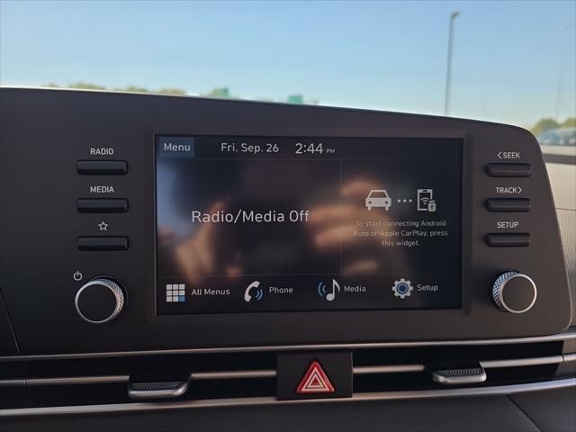 Hyundai Elantra Vehicle Full-screen Gallery Image 17