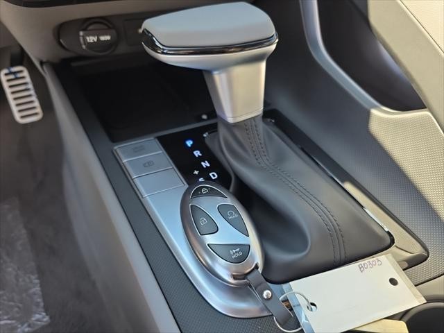 Hyundai Elantra Vehicle Full-screen Gallery Image 20