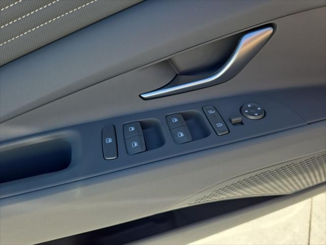 Hyundai Elantra Vehicle Full-screen Gallery Image 21