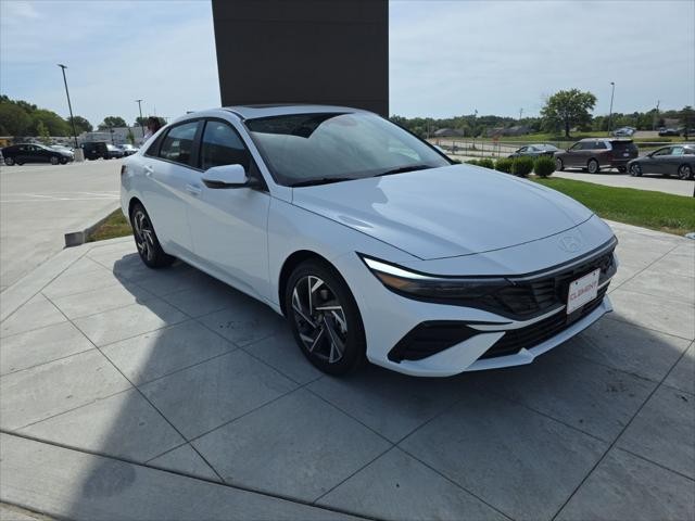 Hyundai Elantra Vehicle Full-screen Gallery Image 3