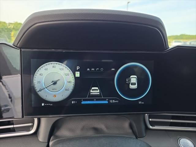 Hyundai Elantra Vehicle Full-screen Gallery Image 16