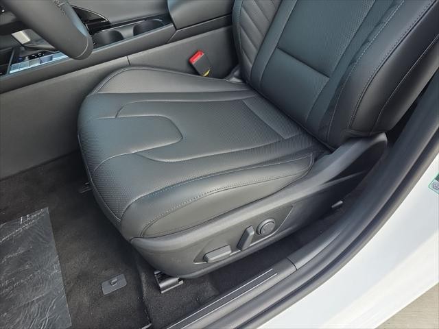 Hyundai Elantra Vehicle Full-screen Gallery Image 25