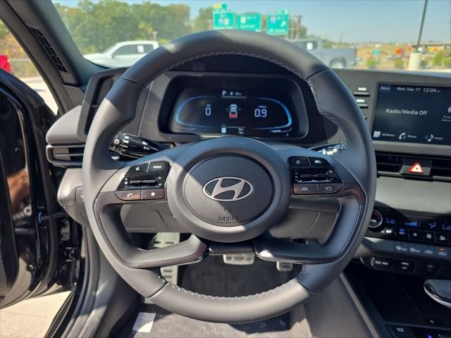 Hyundai Elantra Vehicle Full-screen Gallery Image 11