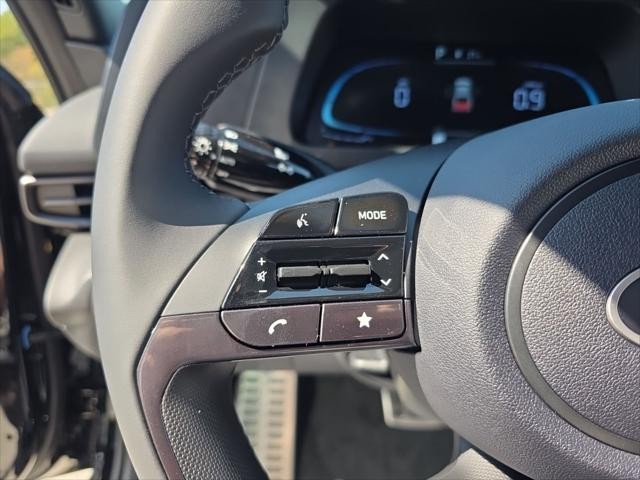 Hyundai Elantra Vehicle Full-screen Gallery Image 12