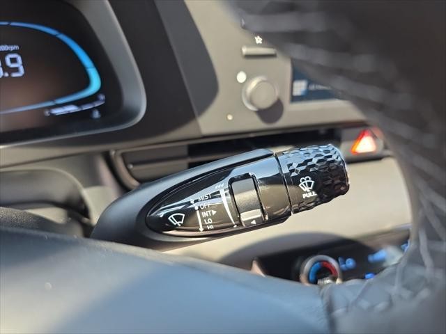 Hyundai Elantra Vehicle Full-screen Gallery Image 14