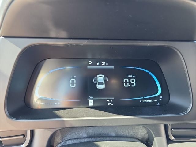 Hyundai Elantra Vehicle Full-screen Gallery Image 15