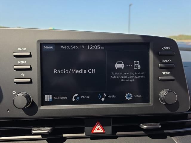 Hyundai Elantra Vehicle Full-screen Gallery Image 16