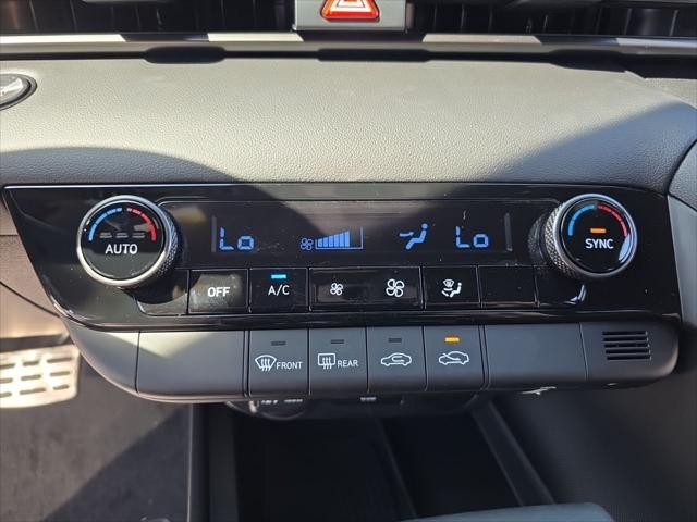 Hyundai Elantra Vehicle Full-screen Gallery Image 18