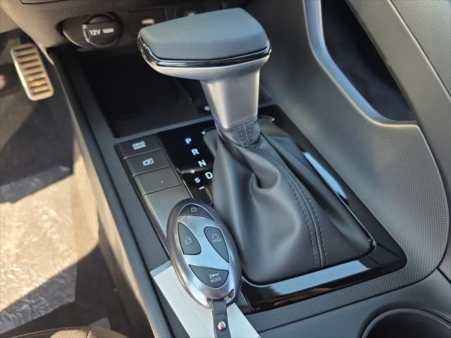 Hyundai Elantra Vehicle Full-screen Gallery Image 19