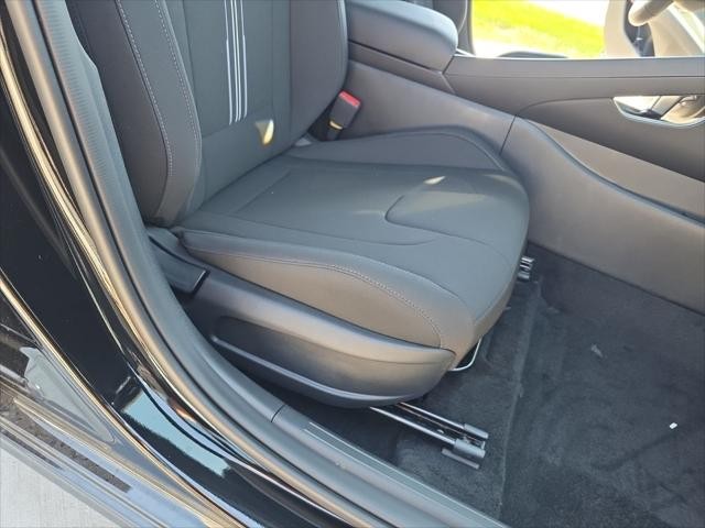 Hyundai Elantra Vehicle Full-screen Gallery Image 28