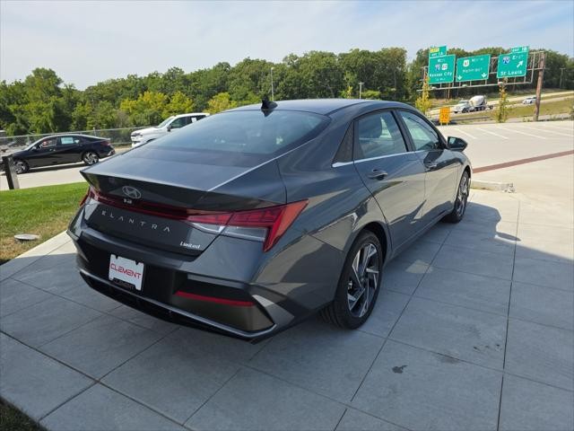 Hyundai Elantra Vehicle Full-screen Gallery Image 6