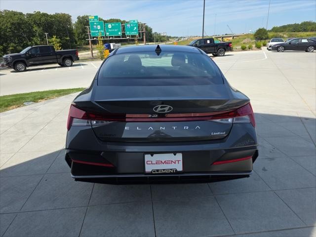Hyundai Elantra Vehicle Full-screen Gallery Image 7