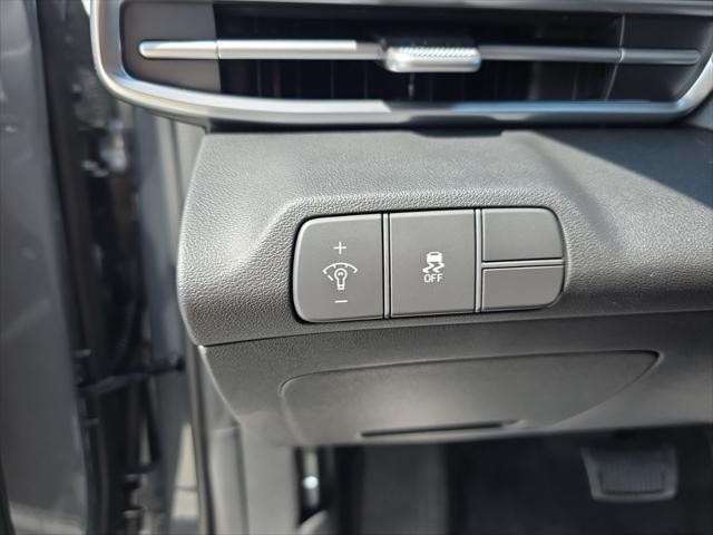 Hyundai Elantra Vehicle Full-screen Gallery Image 11