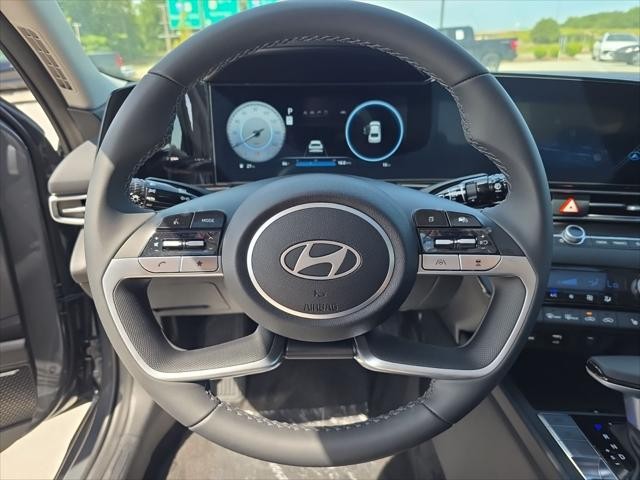 Hyundai Elantra Vehicle Full-screen Gallery Image 12